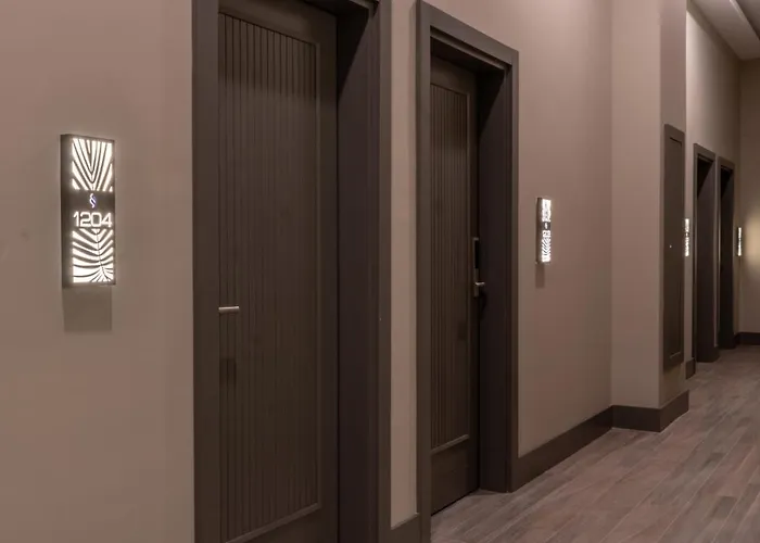 Square (adults Only) 4* Side