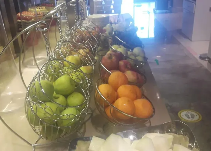 Square (adults Only)