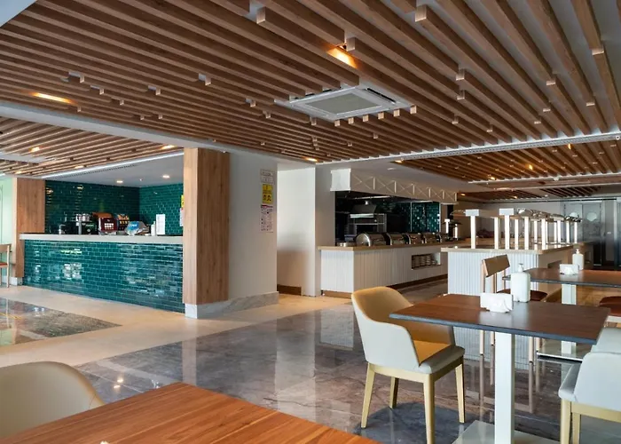 Square (adults Only)