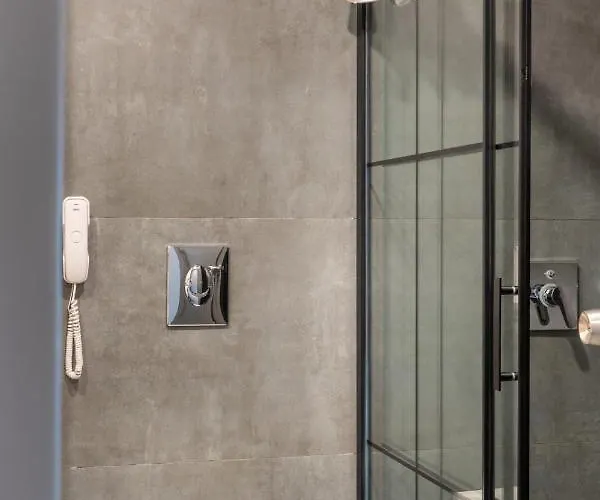 Square (adults Only)